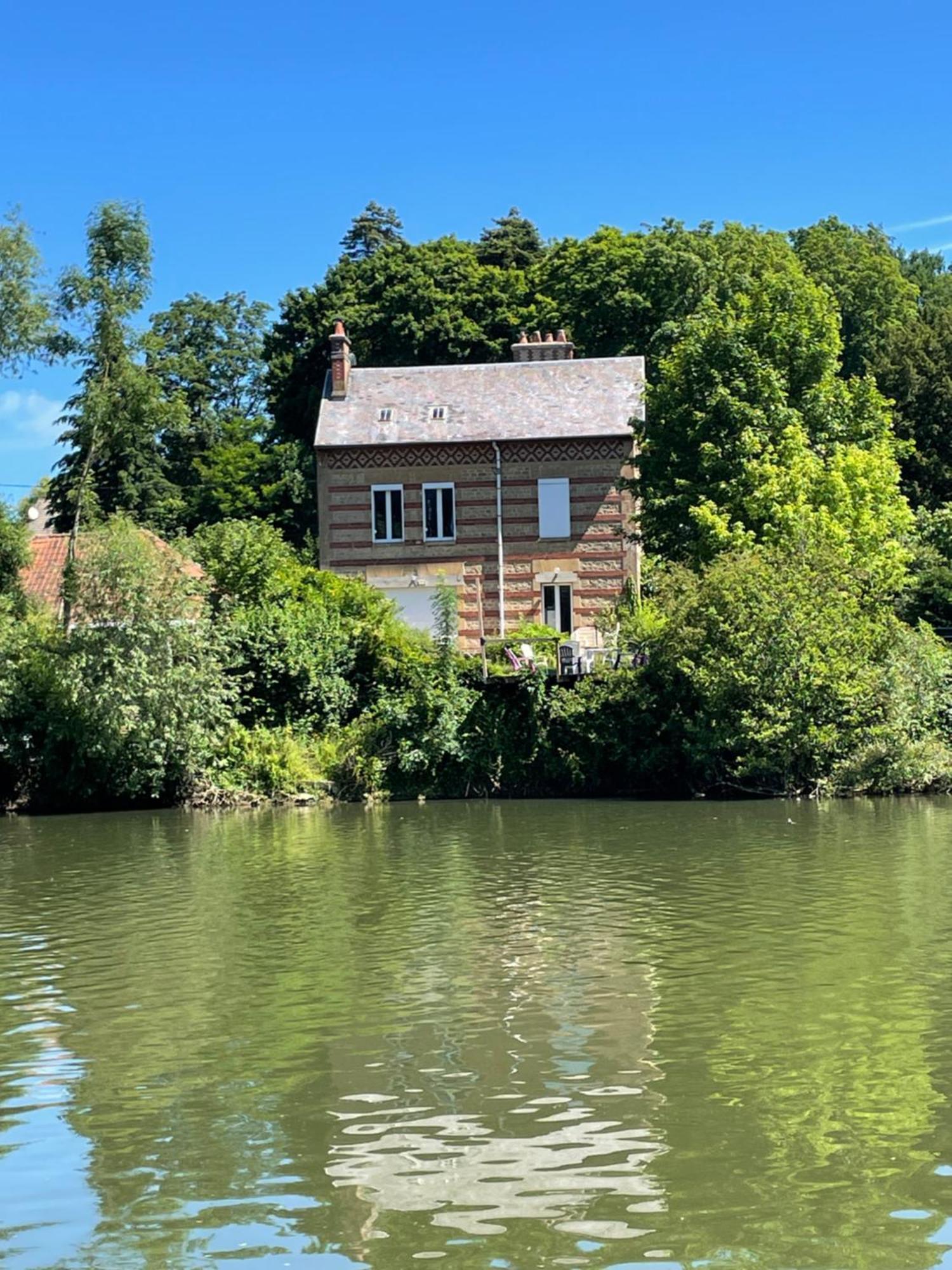 Loveroom En Bords De Meuse Floing Exterior photo
